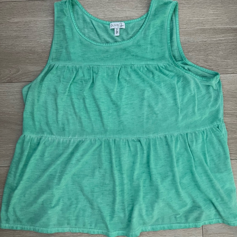 Cutest ruffled tank in xl